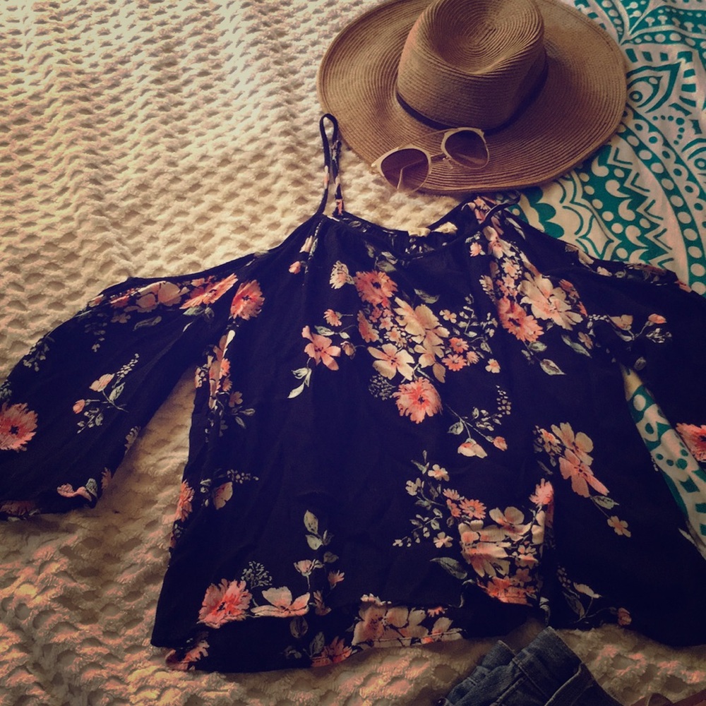 Floral flutter sleeve blouse.
